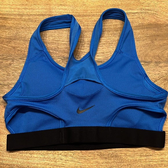 Nike sports bra lot - Picture 7 of 8